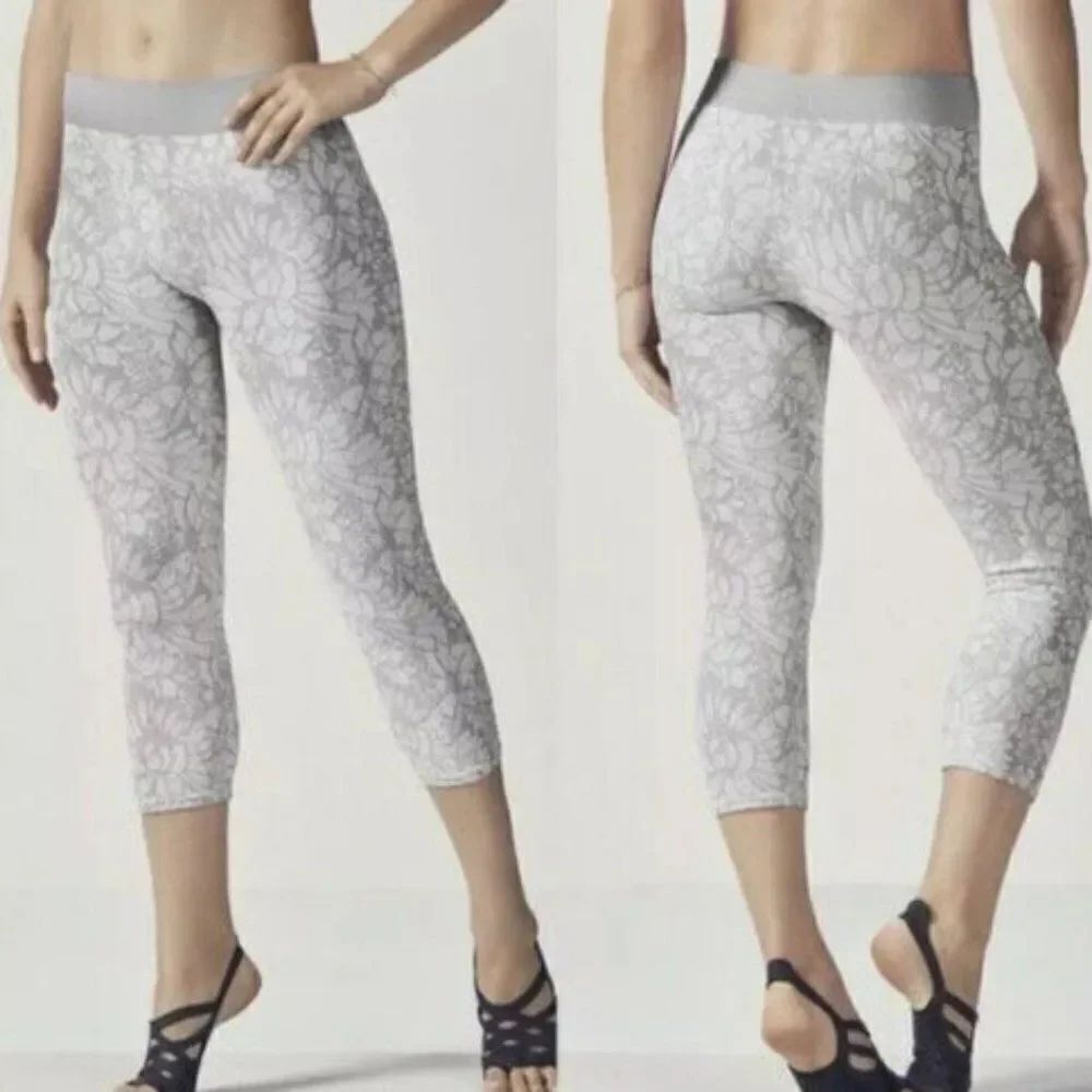 Fabletics Light Dark Gray Floral Striped Sebastian Cropped Seamless Leggings